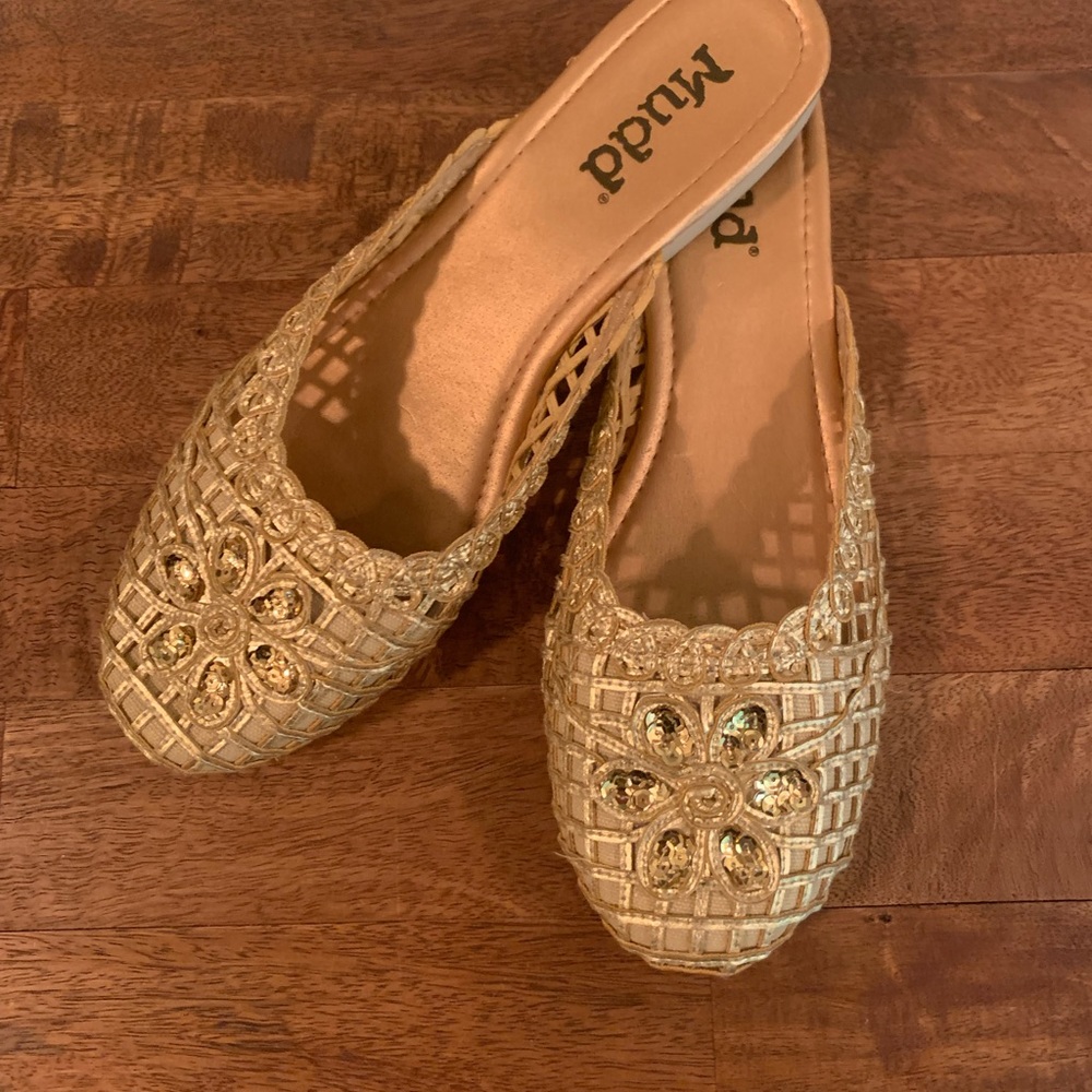 Mudd Gold Woven Round Toe Slides Flower Accent 10